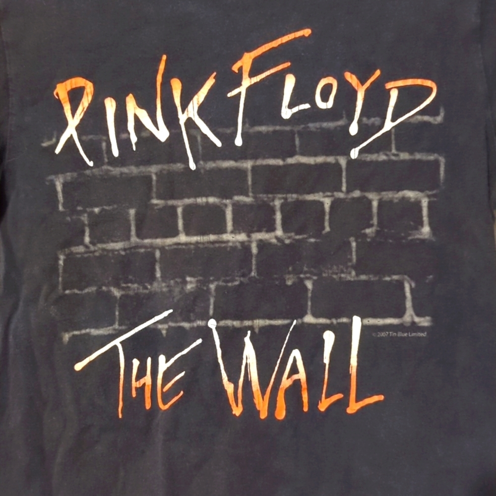 Pink Floyd The Wall graphic tee